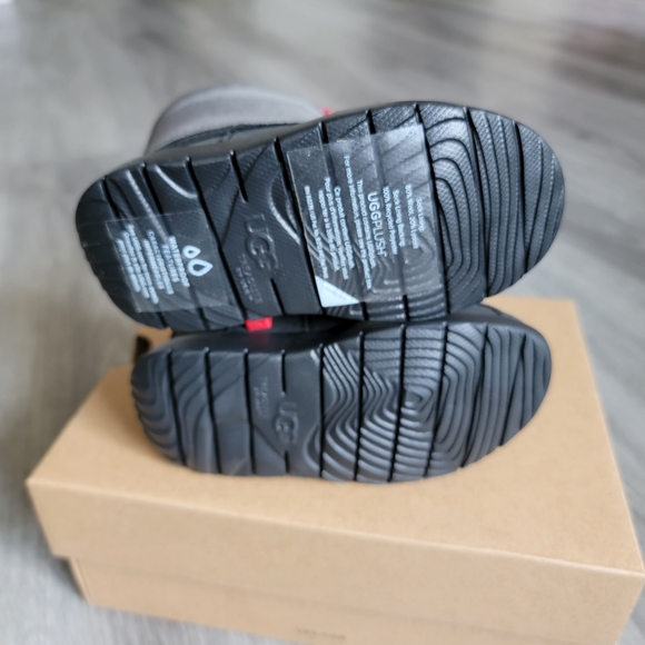 UGG Toddler Puffer Boot Weather Waterproof Boot - Picture 9 of 12